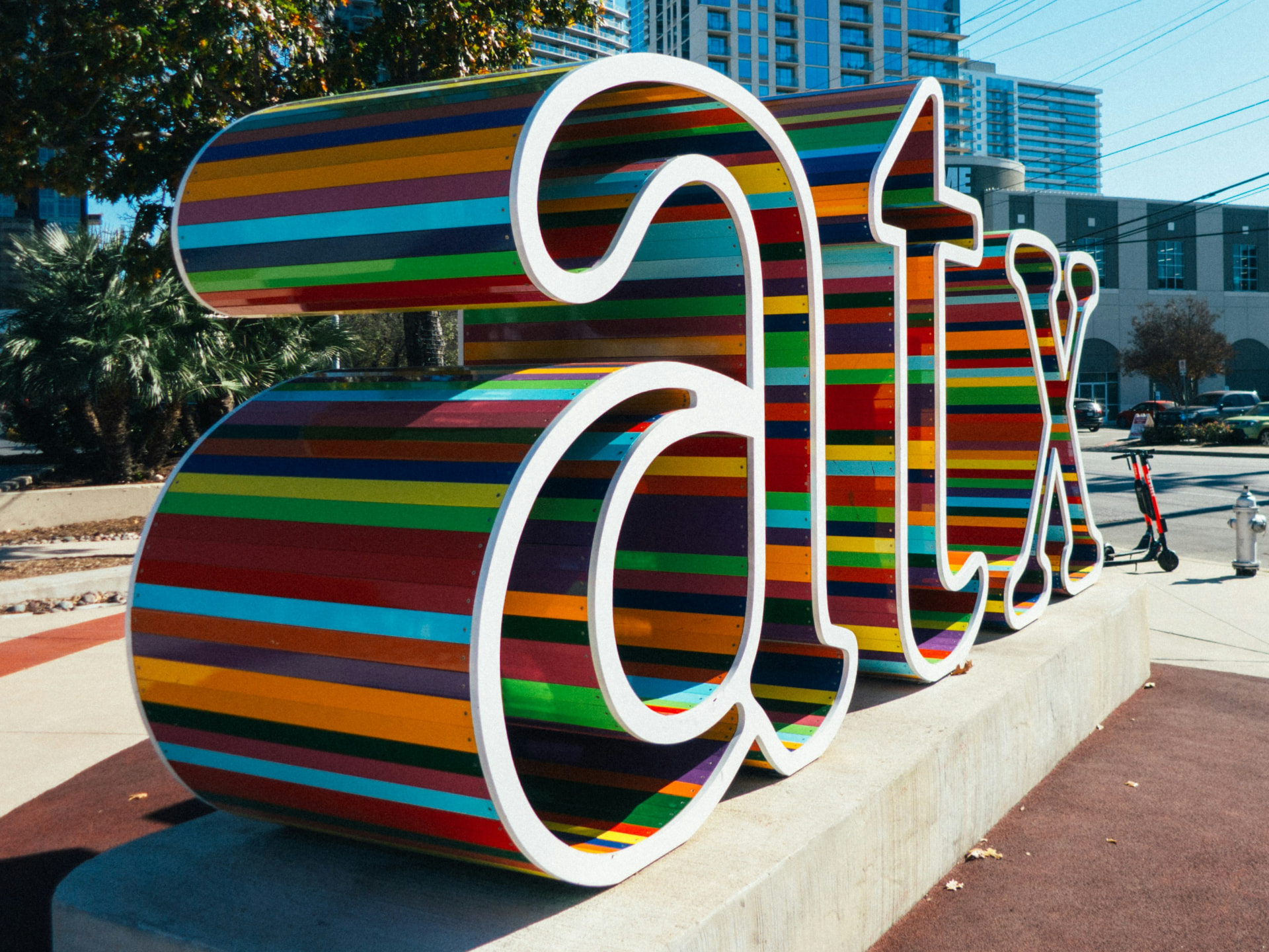 Escultura “atx” na cidade